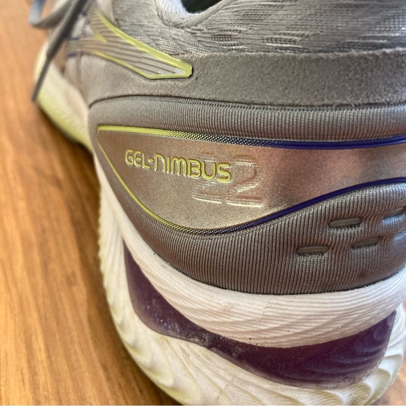 ASICS Gel-Nimbus 22 Running Shoes EUC - Picture 4 of 10